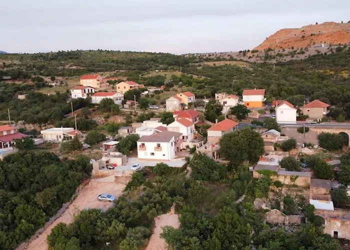 Apartman Lucija 2 *
