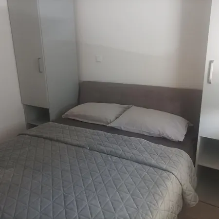 Lucija 2 Apartman *