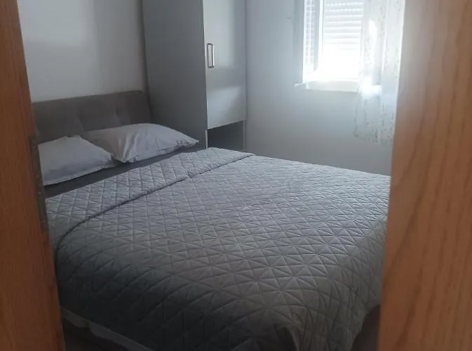 Lucija 2 Рованьска