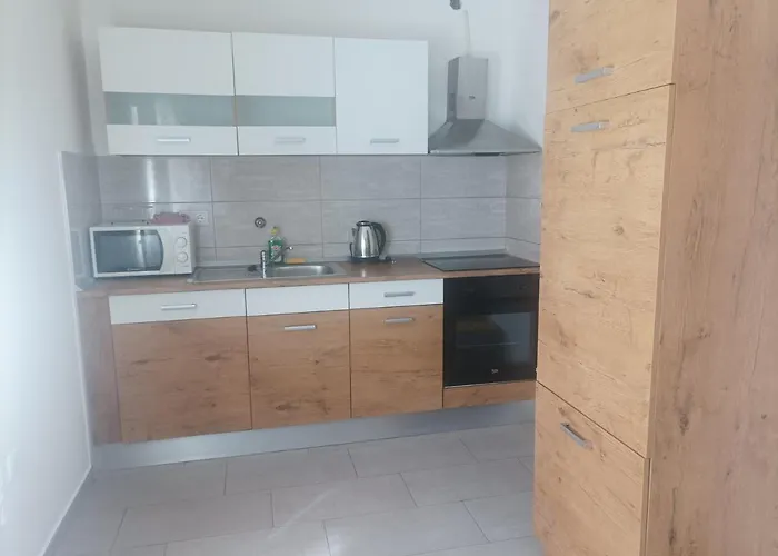 Lucija 2 Рованьска